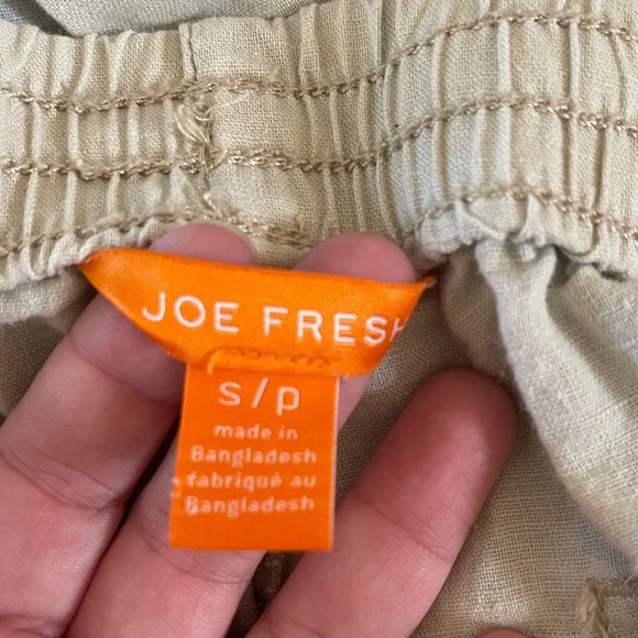 Women’s Joe Fresh beige colored linen blend shorts size Small - Picture 3 of 4